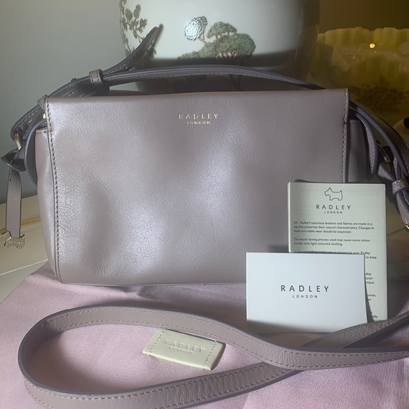 RADLEY LONDON Bags Radley London Taupe Genuine Leather Camera
